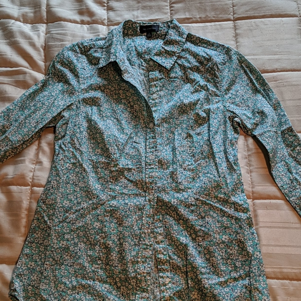 The Limited button down 🌟 2 for $10